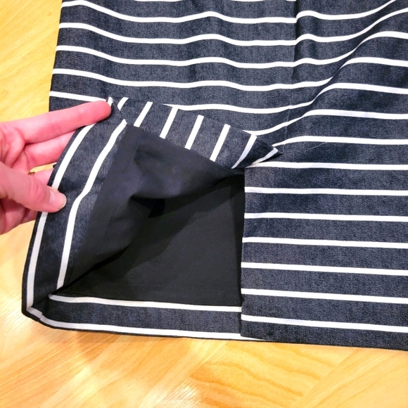 The Limited Black and White Striped Midi Sheeth Dress Size 0 - Picture 6 of 7